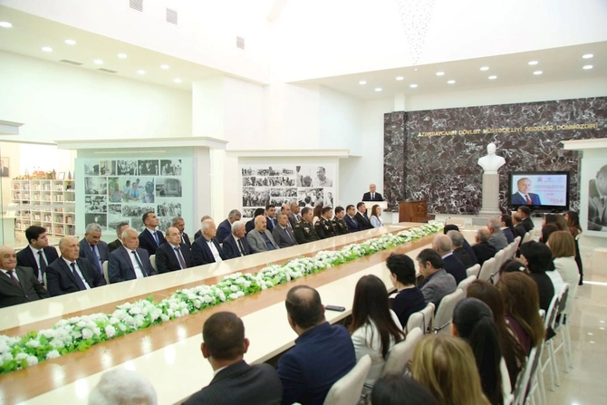 Hacıqabulda Ümummilli Lider Heydər Əliyevin anadan olmasının 103-cü ildönümünə həsr olunmuş konsert proqramı keçirildi — FOTOLAR Hacıqabulda Ümummilli Lider Heydər Əliyevin anadan olmasının 103-cü ildönümünə həsr olunmuş konsert proqramı keçirildi — FOTOLAR