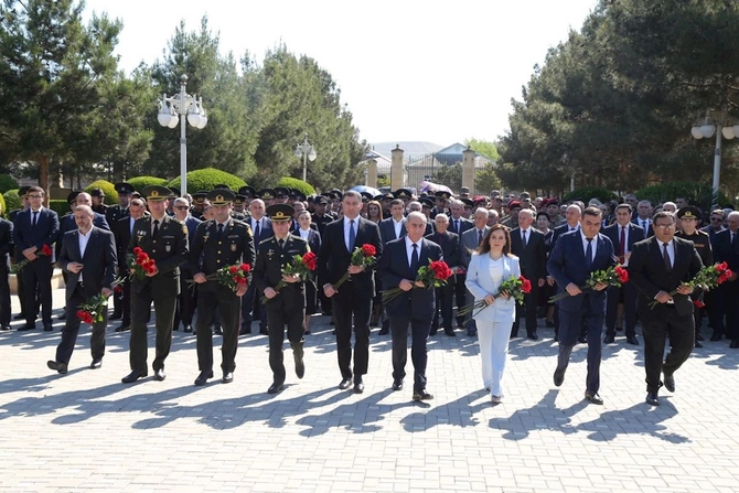 Hacıqabulda Ümummilli Lider Heydər Əliyevin anadan olmasının 103-cü ildönümünə həsr olunmuş konsert proqramı keçirildi — FOTOLAR Hacıqabulda Ümummilli Lider Heydər Əliyevin anadan olmasının 103-cü ildönümünə həsr olunmuş konsert proqramı keçirildi — FOTOLAR