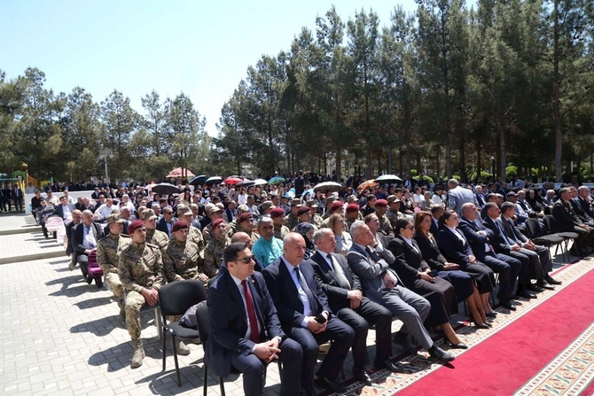 Hacıqabulda Ümummilli Lider Heydər Əliyevin anadan olmasının 103-cü ildönümünə həsr olunmuş konsert proqramı keçirildi — FOTOLAR Hacıqabulda Ümummilli Lider Heydər Əliyevin anadan olmasının 103-cü ildönümünə həsr olunmuş konsert proqramı keçirildi — FOTOLAR
