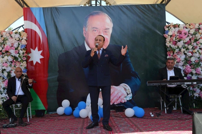 Hacıqabulda Ümummilli Lider Heydər Əliyevin anadan olmasının 103-cü ildönümünə həsr olunmuş konsert proqramı keçirildi — FOTOLAR Hacıqabulda Ümummilli Lider Heydər Əliyevin anadan olmasının 103-cü ildönümünə həsr olunmuş konsert proqramı keçirildi — FOTOLAR