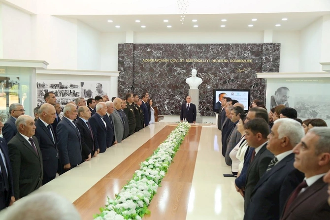 Hacıqabulda Ümummilli Lider Heydər Əliyevin anadan olmasının 103-cü ildönümünə həsr olunmuş konsert proqramı keçirildi — FOTOLAR Hacıqabulda Ümummilli Lider Heydər Əliyevin anadan olmasının 103-cü ildönümünə həsr olunmuş konsert proqramı keçirildi — FOTOLAR