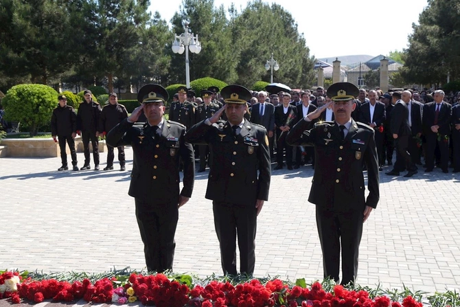 Hacıqabulda Ümummilli Lider Heydər Əliyevin anadan olmasının 103-cü ildönümünə həsr olunmuş konsert proqramı keçirildi — FOTOLAR Hacıqabulda Ümummilli Lider Heydər Əliyevin anadan olmasının 103-cü ildönümünə həsr olunmuş konsert proqramı keçirildi — FOTOLAR