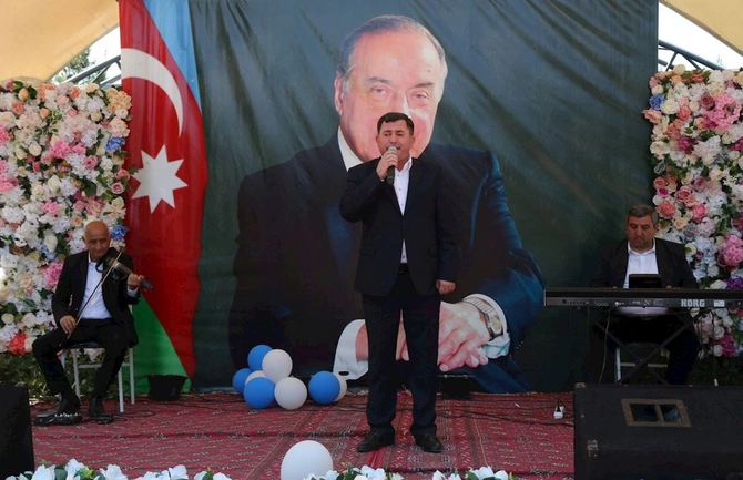 Hacıqabulda Ümummilli Lider Heydər Əliyevin anadan olmasının 103-cü ildönümünə həsr olunmuş konsert proqramı keçirildi — FOTOLAR Hacıqabulda Ümummilli Lider Heydər Əliyevin anadan olmasının 103-cü ildönümünə həsr olunmuş konsert proqramı keçirildi — FOTOLAR