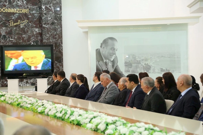 Hacıqabulda Ümummilli Lider Heydər Əliyevin anadan olmasının 103-cü ildönümünə həsr olunmuş konsert proqramı keçirildi — FOTOLAR Hacıqabulda Ümummilli Lider Heydər Əliyevin anadan olmasının 103-cü ildönümünə həsr olunmuş konsert proqramı keçirildi — FOTOLAR