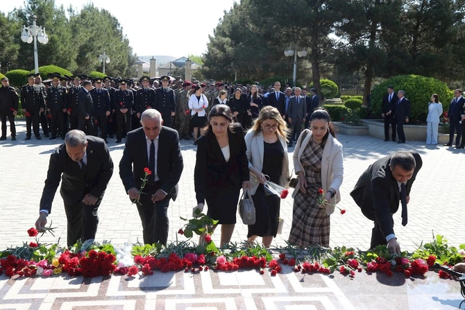 Hacıqabulda Ümummilli Lider Heydər Əliyevin anadan olmasının 103-cü ildönümünə həsr olunmuş konsert proqramı keçirildi — FOTOLAR Hacıqabulda Ümummilli Lider Heydər Əliyevin anadan olmasının 103-cü ildönümünə həsr olunmuş konsert proqramı keçirildi — FOTOLAR