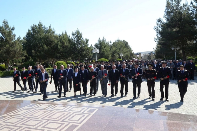 Hacıqabulda Ümummilli Lider Heydər Əliyevin anadan olmasının 103-cü ildönümünə həsr olunmuş konsert proqramı keçirildi — FOTOLAR Hacıqabulda Ümummilli Lider Heydər Əliyevin anadan olmasının 103-cü ildönümünə həsr olunmuş konsert proqramı keçirildi — FOTOLAR