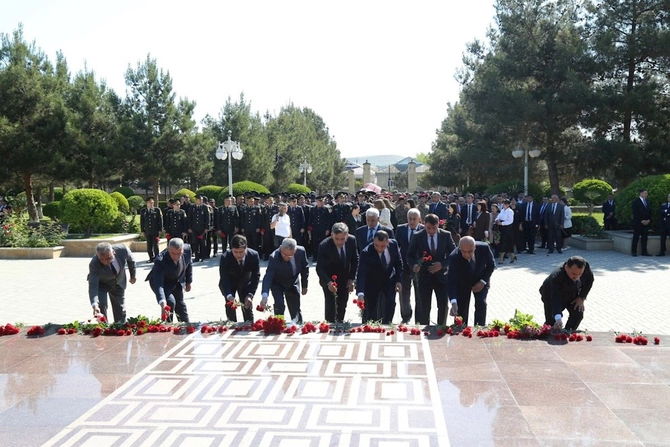 Hacıqabulda Ümummilli Lider Heydər Əliyevin anadan olmasının 103-cü ildönümünə həsr olunmuş konsert proqramı keçirildi — FOTOLAR Hacıqabulda Ümummilli Lider Heydər Əliyevin anadan olmasının 103-cü ildönümünə həsr olunmuş konsert proqramı keçirildi — FOTOLAR