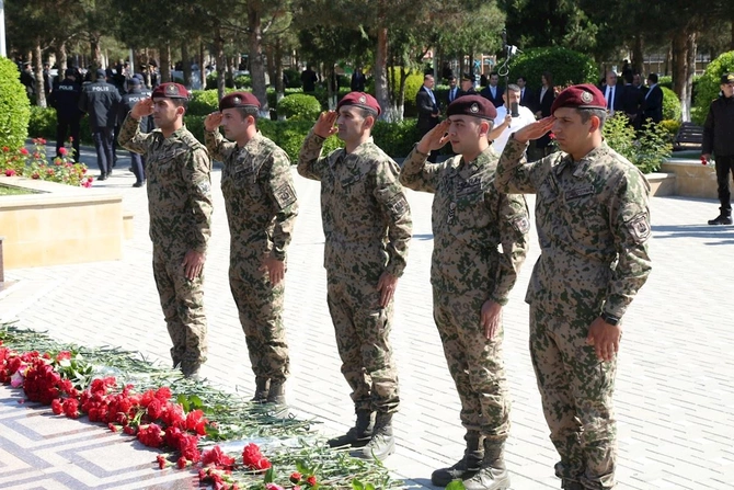 Hacıqabulda Ümummilli Lider Heydər Əliyevin anadan olmasının 103-cü ildönümünə həsr olunmuş konsert proqramı keçirildi — FOTOLAR Hacıqabulda Ümummilli Lider Heydər Əliyevin anadan olmasının 103-cü ildönümünə həsr olunmuş konsert proqramı keçirildi — FOTOLAR
