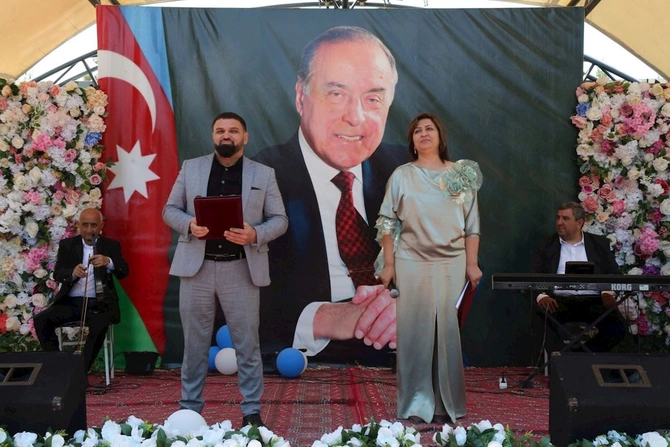 Hacıqabulda Ümummilli Lider Heydər Əliyevin anadan olmasının 103-cü ildönümünə həsr olunmuş konsert proqramı keçirildi — FOTOLAR Hacıqabulda Ümummilli Lider Heydər Əliyevin anadan olmasının 103-cü ildönümünə həsr olunmuş konsert proqramı keçirildi — FOTOLAR