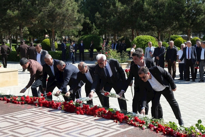 Hacıqabulda Ümummilli Lider Heydər Əliyevin anadan olmasının 103-cü ildönümünə həsr olunmuş konsert proqramı keçirildi — FOTOLAR Hacıqabulda Ümummilli Lider Heydər Əliyevin anadan olmasının 103-cü ildönümünə həsr olunmuş konsert proqramı keçirildi — FOTOLAR