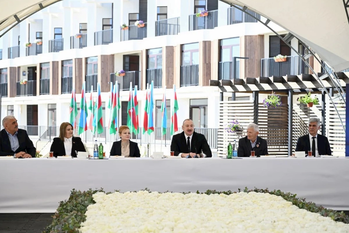 Prezident İlham Əliyev Zəngilan şəhərindəki ilk yaşayış kompleksinə köçən ailələrlə görüşüb — YENİLƏNİB