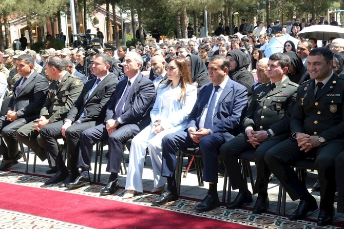 Hacıqabulda Ümummilli Lider Heydər Əliyevin anadan olmasının 103-cü ildönümünə həsr olunmuş konsert proqramı keçirildi — FOTOLAR Hacıqabulda Ümummilli Lider Heydər Əliyevin anadan olmasının 103-cü ildönümünə həsr olunmuş konsert proqramı keçirildi — FOTOLAR