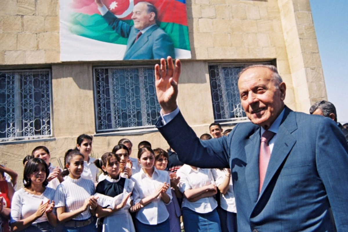 Ulu Öndər Heydər Əliyev tarixə həm də milli memarlıq məktəbinin hamisi kimi düşmüşdür