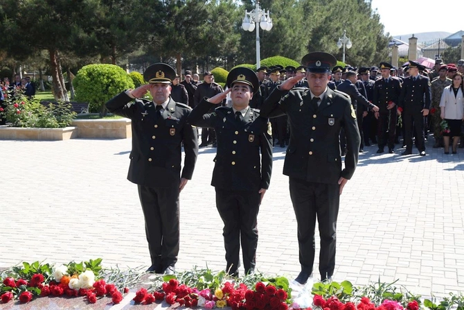 Hacıqabulda Ümummilli Lider Heydər Əliyevin anadan olmasının 103-cü ildönümünə həsr olunmuş konsert proqramı keçirildi — FOTOLAR Hacıqabulda Ümummilli Lider Heydər Əliyevin anadan olmasının 103-cü ildönümünə həsr olunmuş konsert proqramı keçirildi — FOTOLAR