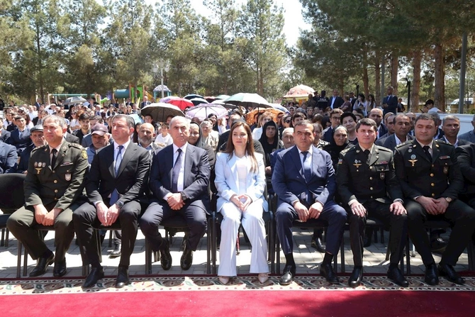 Hacıqabulda Ümummilli Lider Heydər Əliyevin anadan olmasının 103-cü ildönümünə həsr olunmuş konsert proqramı keçirildi — FOTOLAR Hacıqabulda Ümummilli Lider Heydər Əliyevin anadan olmasının 103-cü ildönümünə həsr olunmuş konsert proqramı keçirildi — FOTOLAR