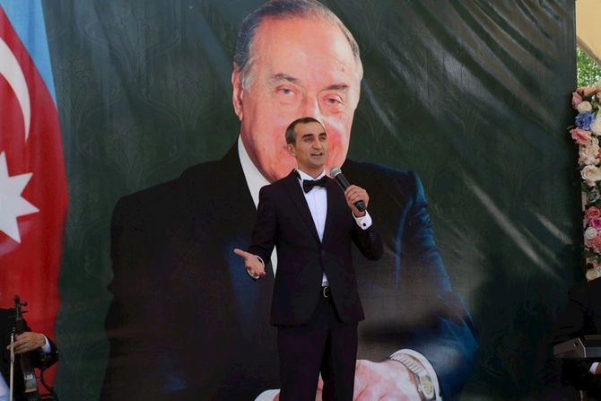 Hacıqabulda Ümummilli Lider Heydər Əliyevin anadan olmasının 103-cü ildönümünə həsr olunmuş konsert proqramı keçirildi — FOTOLAR Hacıqabulda Ümummilli Lider Heydər Əliyevin anadan olmasının 103-cü ildönümünə həsr olunmuş konsert proqramı keçirildi — FOTOLAR