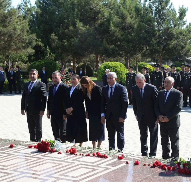 Hacıqabulda Ümummilli Lider Heydər Əliyevin anadan olmasının 103-cü ildönümünə həsr olunmuş konsert proqramı keçirildi — FOTOLAR Hacıqabulda Ümummilli Lider Heydər Əliyevin anadan olmasının 103-cü ildönümünə həsr olunmuş konsert proqramı keçirildi — FOTOLAR