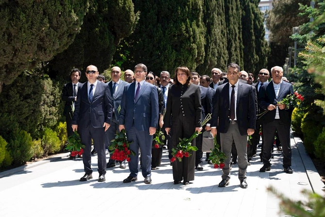 Ekologiya və Təbii Sərvətlər Nazirliyinin kollektivi Ulu Öndər Heydər Əliyevin əziz xatirəsini yad etdi — FOTOLAR