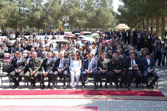 Hacıqabulda Ümummilli Lider Heydər Əliyevin anadan olmasının 103-cü ildönümünə həsr olunmuş konsert proqramı keçirildi — FOTOLAR Hacıqabulda Ümummilli Lider Heydər Əliyevin anadan olmasının 103-cü ildönümünə həsr olunmuş konsert proqramı keçirildi — FOTOLAR