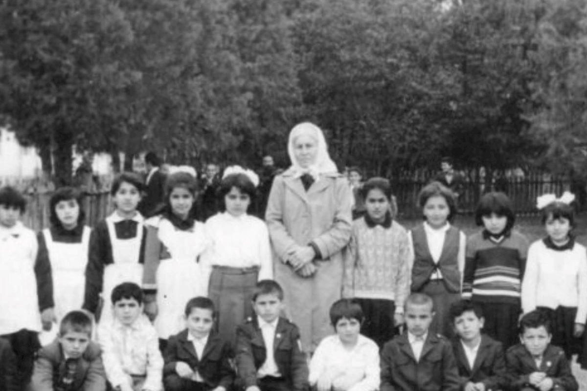 90 yaşlı müəllimə Şərifə Məmmədovanın yubiley tədbiri keçirilib — VİDEO