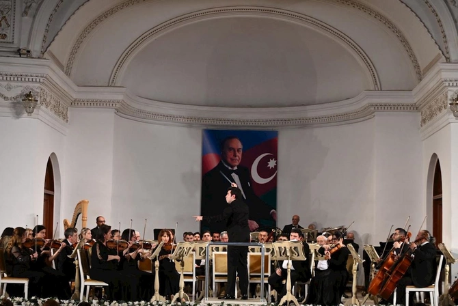 Filarmoniyada Heydər Əliyevin anadan olmasının 103 illiyinə həsr olunmuş konsert keçirildi — FOTOLAR