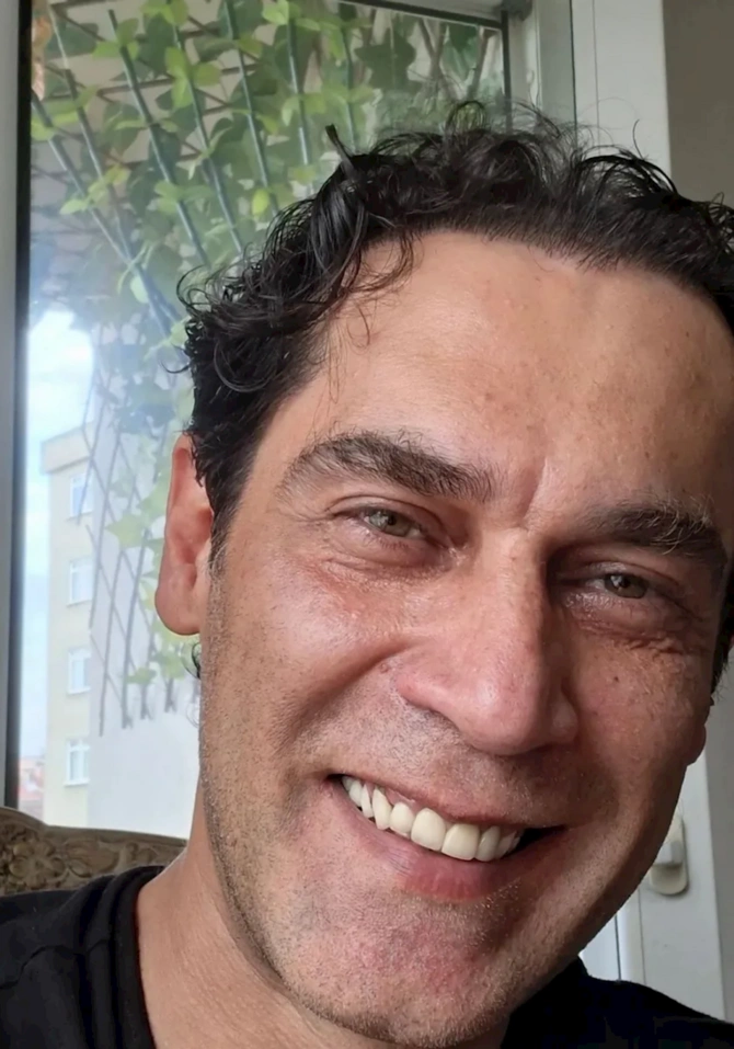 Yaprak dökümünün aktyorunun indiki halı müzakirələrə səbəb oldu — FOTO Yaprak dökümünün aktyorunun indiki halı müzakirələrə səbəb oldu — FOTO