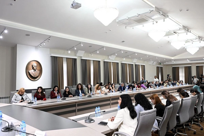 MEDİA-da Prezident İlham Əliyevin sülh strategiyasına həsr olunan dəyirmi masa keçirildi — FOTOLAR MEDİA-da Prezident İlham Əliyevin sülh strategiyasına həsr olunan dəyirmi masa keçirildi — FOTOLAR