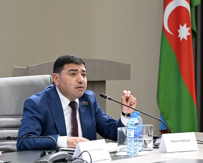 MEDİA-da Prezident İlham Əliyevin sülh strategiyasına həsr olunan dəyirmi masa keçirildi — FOTOLAR MEDİA-da Prezident İlham Əliyevin sülh strategiyasına həsr olunan dəyirmi masa keçirildi — FOTOLAR