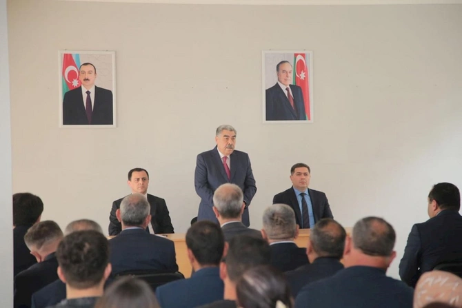 Salyanın icra başçısı kənd camaatı ilə görüşdü — FOTOLAR