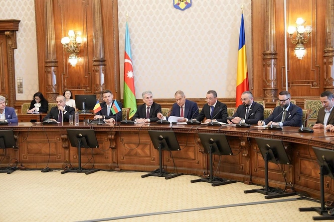 Rumıniya senatında Heydər Əliyevin anadan olmasının 103-cü ildönümü münasibətilə tədbir keçirilib — FOTOLAR Rumıniya senatında Heydər Əliyevin anadan olmasının 103-cü ildönümü münasibətilə tədbir keçirilib — FOTOLAR
