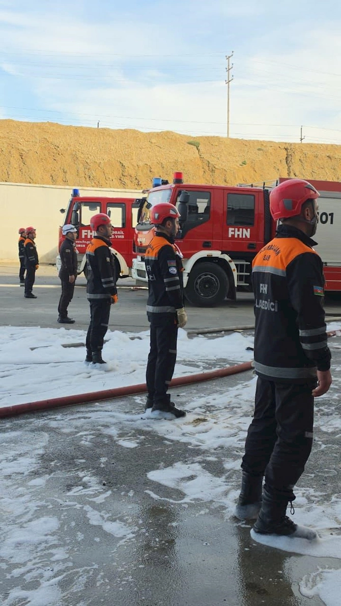 Yanğının söndürülməsinə helikopterlər cəlb edildi — CANLI/FOTOLAR