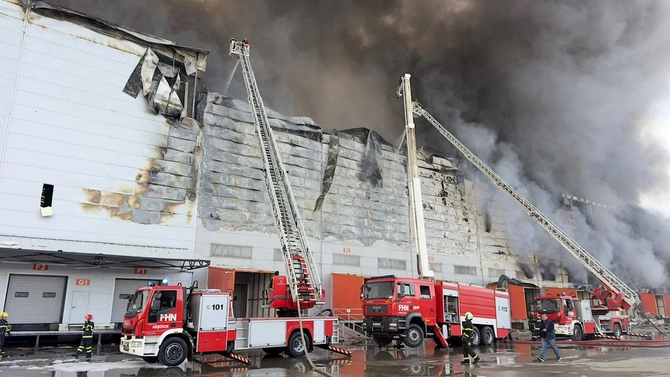 Yanğının söndürülməsinə helikopterlər cəlb edildi — CANLI/FOTOLAR