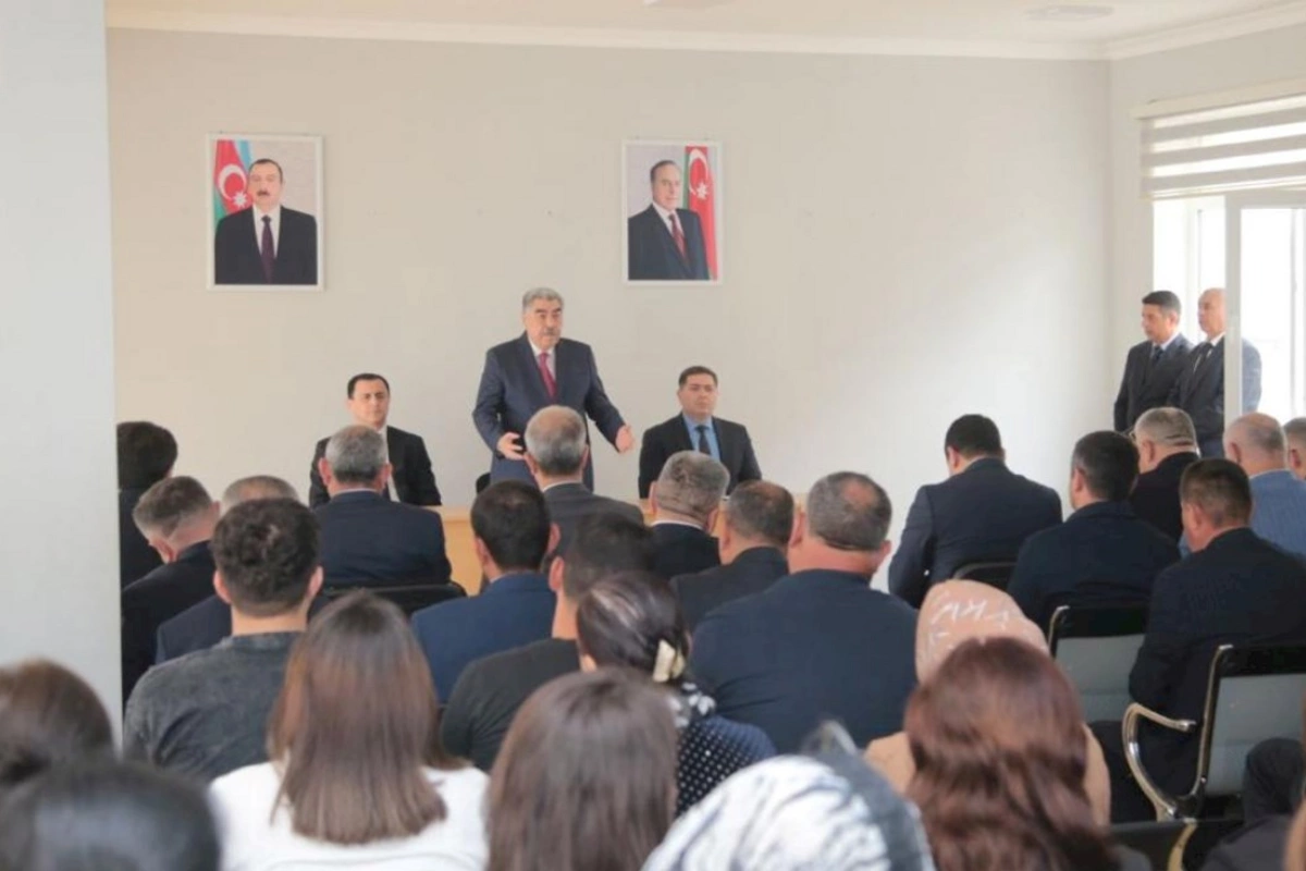 Salyanın icra başçısı kənd camaatı ilə görüşdü — FOTOLAR