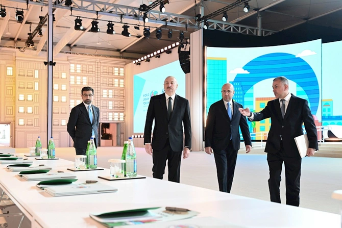 Prezident Olimpiya Stadionunun ərazisində WUF13 ilə bağlı görülən işlərlə tanış oldu — FOTOLAR Prezident Olimpiya Stadionunun ərazisində WUF13 ilə bağlı görülən işlərlə tanış oldu — FOTOLAR