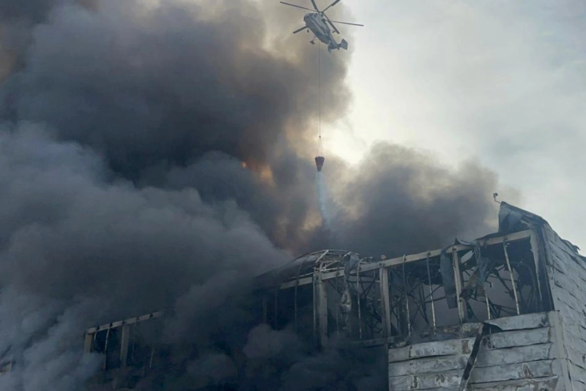 Yanğının söndürülməsinə helikopterlər cəlb edildi — CANLI/FOTOLAR