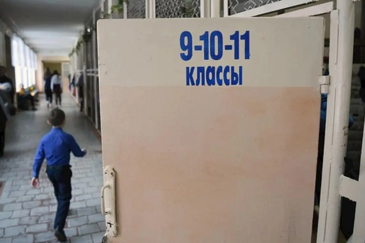 Rusiyada imtahandan kəsilən şagird silahla məktəbə hücum etdi — Yaralılar var