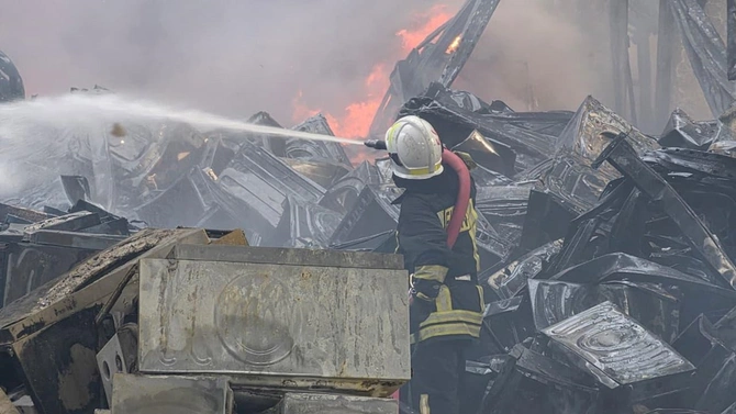 Yanğının söndürülməsinə helikopterlər cəlb edildi — CANLI/FOTOLAR