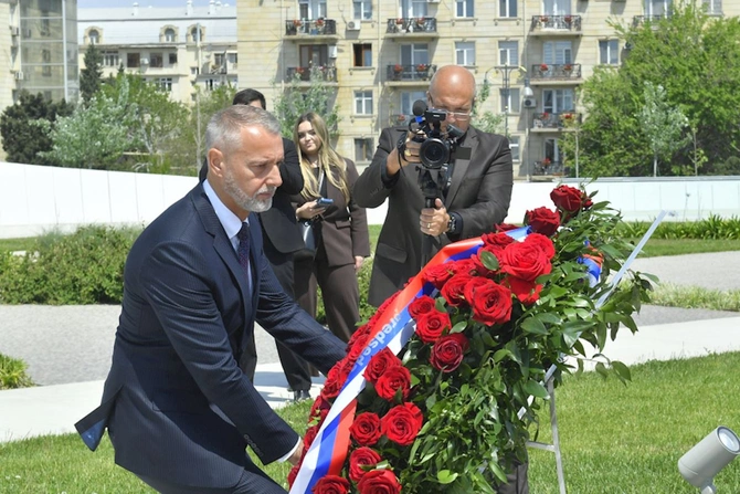 Slovakiya Milli Şurasının sədri Zəfər parkını ziyarət edib — FOTOLAR Slovakiya Milli Şurasının sədri Zəfər parkını ziyarət edib — FOTOLAR