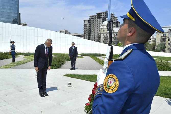 Slovakiya Milli Şurasının sədri Zəfər parkını ziyarət edib — FOTOLAR Slovakiya Milli Şurasının sədri Zəfər parkını ziyarət edib — FOTOLAR