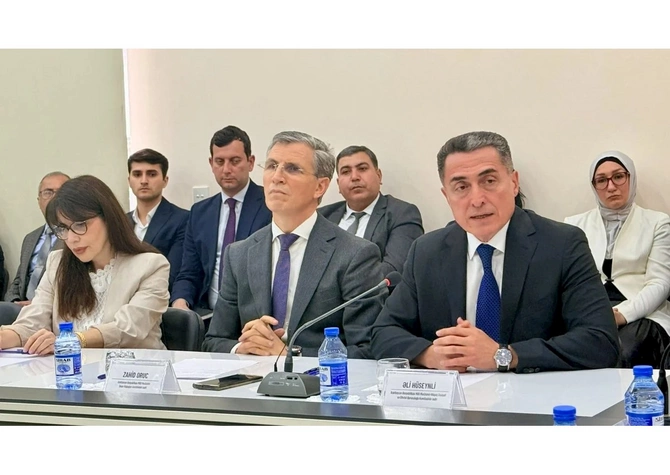 Heydər Əliyev və Azərbaycan Ədliyyəsi kitabının təqdimatı olub — FOTOLAR Heydər Əliyev və Azərbaycan Ədliyyəsi kitabının təqdimatı olub — FOTOLAR