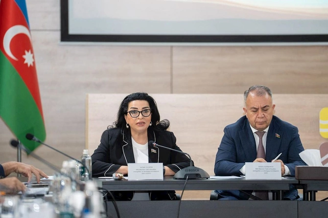 WUF13 çərçivəsində Dağ-mədən işlərinin şəhərsalma həllərində yeri və rolu mövzusunda tədbir keçirilib — FOTOLAR