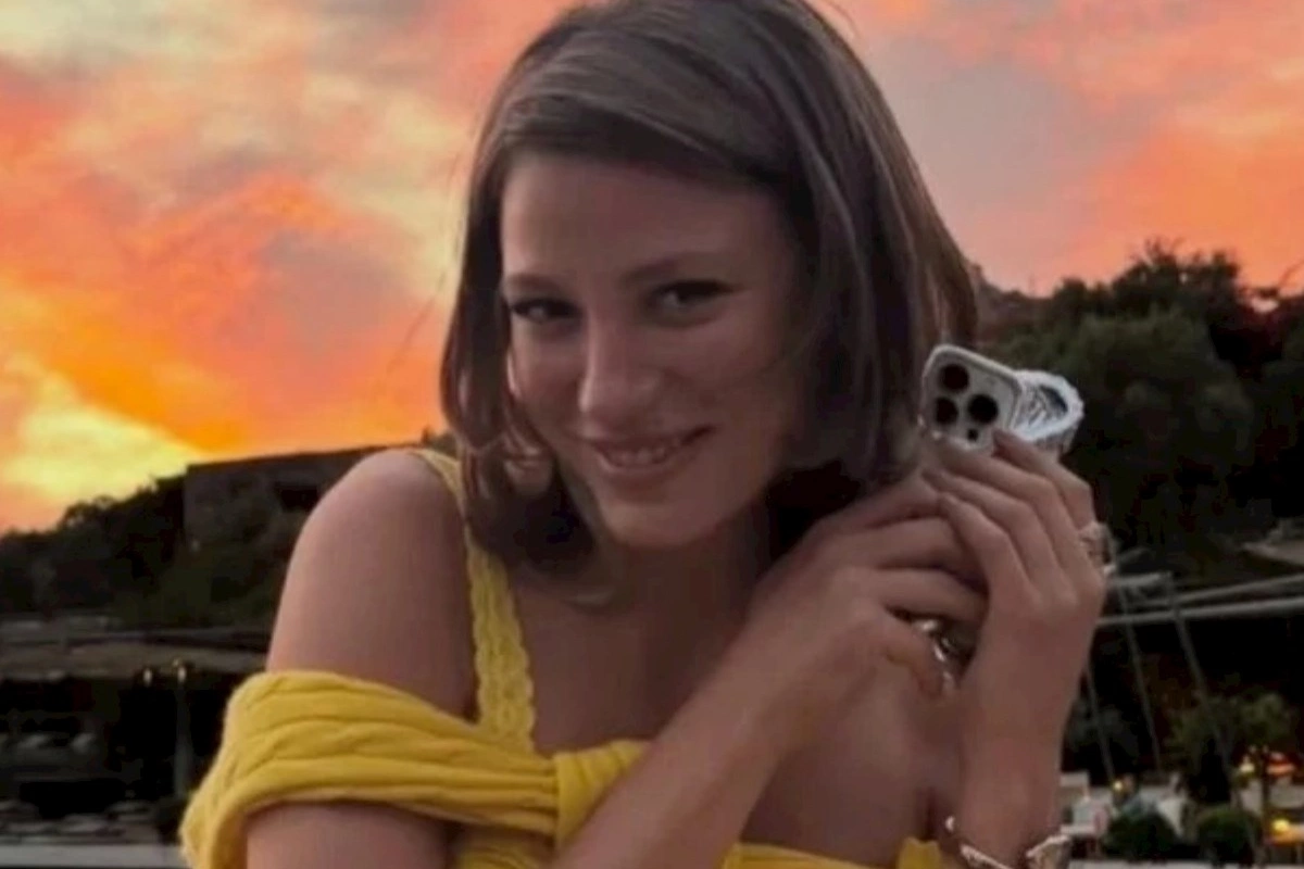 Serenay ölkədən gedir