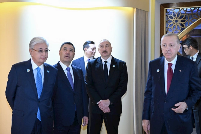 Prezident Türküstanda bir sıra mədəni məkanlarla tanış oldu — FOTOLAR