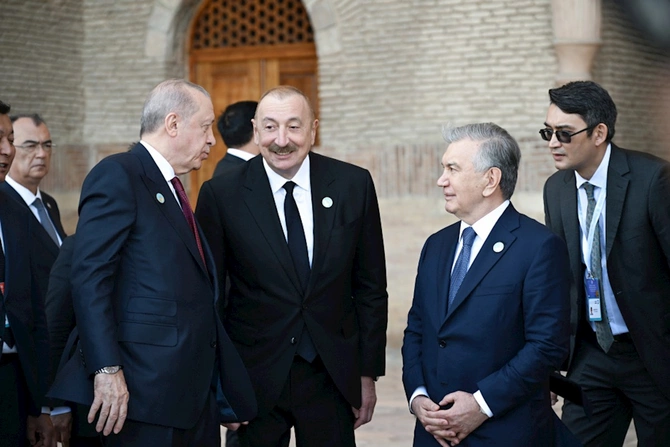 Liderlərin səmimi anları — FOTOLAR Liderlərin səmimi anları — FOTOLAR