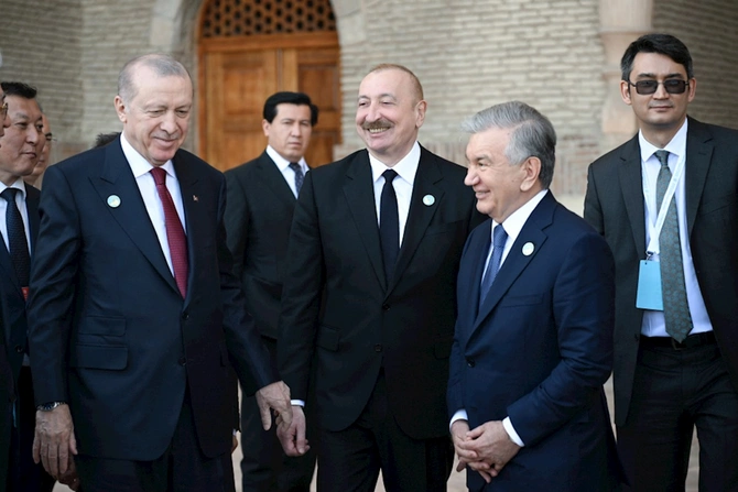 Liderlərin səmimi anları — FOTOLAR Liderlərin səmimi anları — FOTOLAR