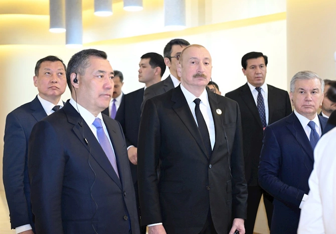 Prezident Türküstanda bir sıra mədəni məkanlarla tanış oldu — FOTOLAR