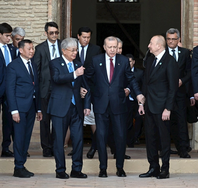 Liderlərin səmimi anları — FOTOLAR Liderlərin səmimi anları — FOTOLAR