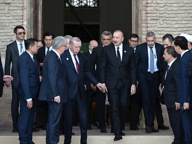 Liderlərin səmimi anları — FOTOLAR Liderlərin səmimi anları — FOTOLAR