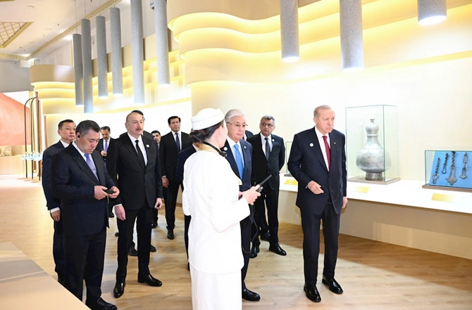 Prezident Türküstanda bir sıra mədəni məkanlarla tanış oldu — FOTOLAR