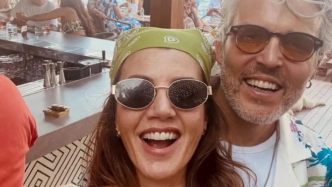 Məşhur aktrisanın hamilə olduğu iddia edilir — FOTOLAR